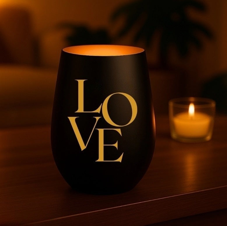 LOVE-disainiga aroomiküünal